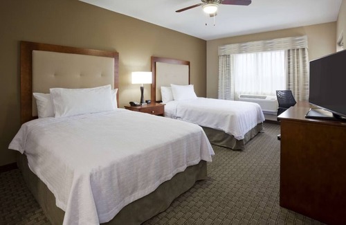 Kutzky Park Hotel | 2 Pet-Friendly Units, Free Hot Breakfast, Pool, Close to Mayo Civic Center!