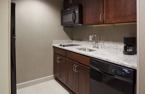 Kutzky Park Hotel | 2 Pet-Friendly Units, Free Hot Breakfast, Pool, Close to Mayo Civic Center!