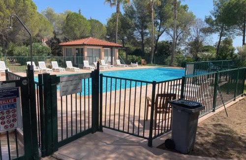 Boulouris-sur-Mer Apartamento | 2 pièces Saint Raphael rénové, classé 4 étoiles, 100 m plages, piscine, tennis, parc, terrasse, jardin privatif