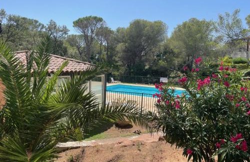Boulouris-sur-Mer Apartamento | 2 pièces Saint Raphael rénové, classé 4 étoiles, 100 m plages, piscine, tennis, parc, terrasse, jardin privatif