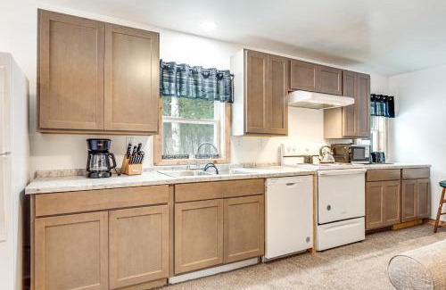 Laurium Casa | 2 Ponds and Trail Access Peaceful Cabin in Calumet!