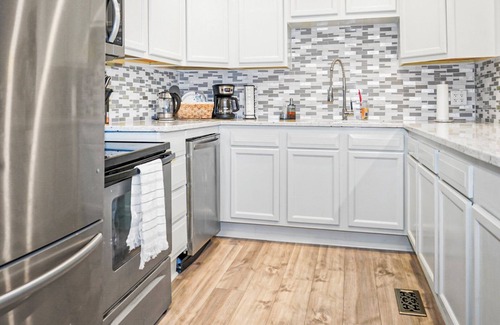 Hanahan Casa | 2 Private Balconies ° Fire Place ° BBQ