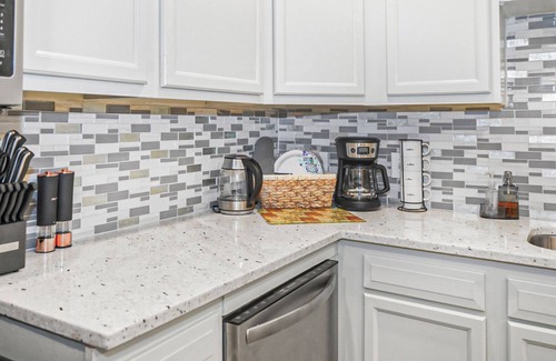 Hanahan Casa | 2 Private Balconies ° Fire Place ° BBQ
