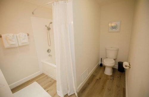 Mira Mesa Casa | 2 private masters, new beds & furniture, sleeps 12