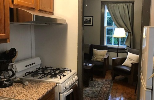 Balmville Apartamento | #2, Quaint Private Apartment in Historic Building