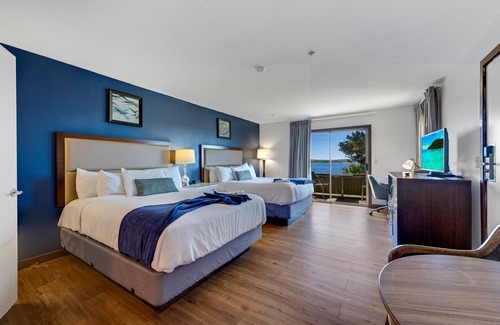 Bodega Bay Casa | 2 Queen ADA Room for family