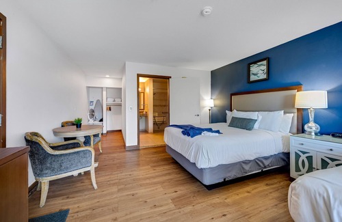 Bodega Bay Casa | 2 Queen ADA Room for family