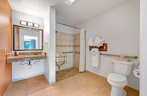 Bodega Bay Casa | 2 Queen ADA Room for family