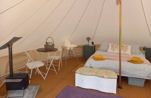 Christchurch Alquiler De RV | 2,Quiet site:own kitchen/bathroom*electric*logfire