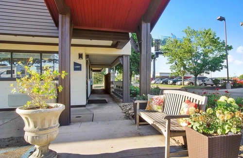 Canton Casa | 2 Relaxing Rooms Ideal for Exploring Pro Football Hall of Fame & More