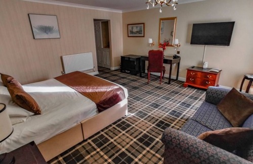 Ipswich Hotel | 2 Relaxing Rooms w/ Pool, Steam Room & Garden Access at Charming Ipswich