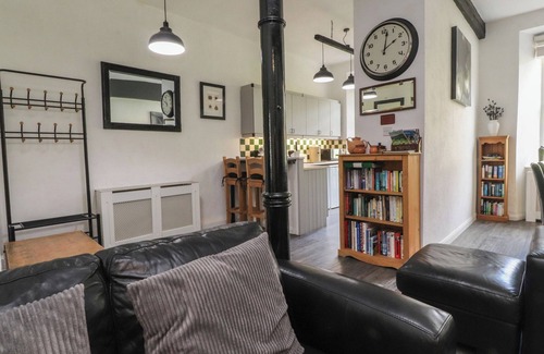 Airton Cabaña | 2 Riverside Walk, AIRTON