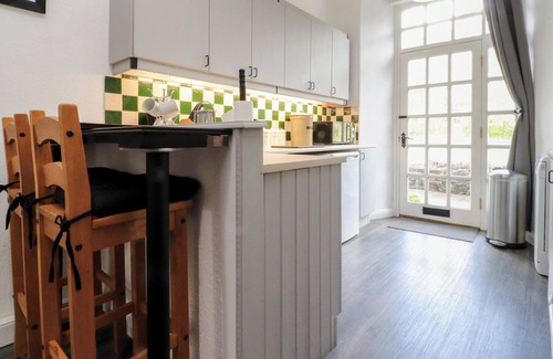 Airton Cabaña | 2 Riverside Walk, AIRTON