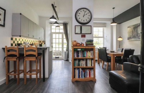 Airton Casa | 2 Riverside Walk