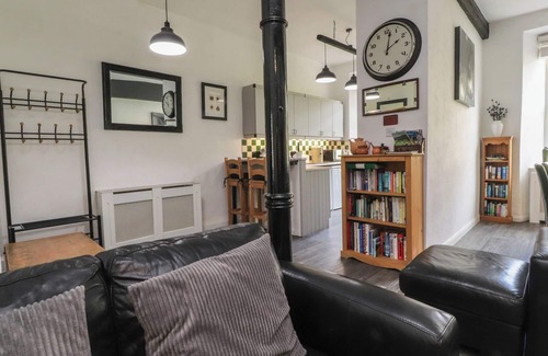 Airton Casa | 2 Riverside Walk