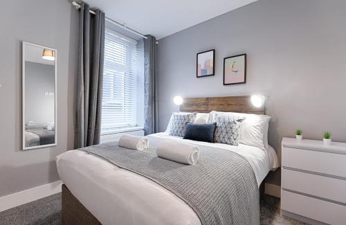 Llanelli Apartamento | 2 RM Studio, Smart Tv's, close to all amenities