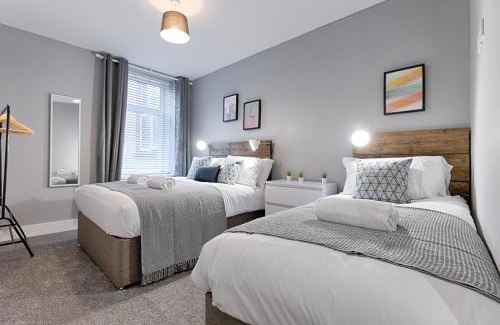 Llanelli Apartamento | 2 RM Studio, Smart Tv's, close to all amenities