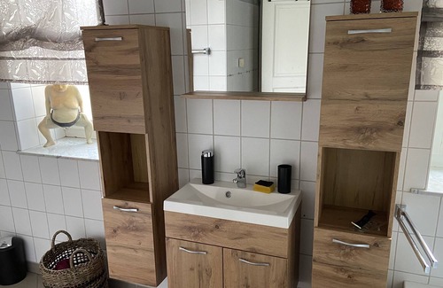 Rosbach vor der Hoehe Apartamento | Apartamento de 2 habitaciones (50 m2) a solo 30 minutos de la Feria de Frankfurt