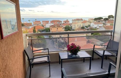 Cros-de-Cagnes Apartamento | 2 room flat with sea view, private parking, swimming pool, and AC