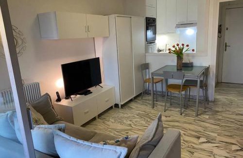 Cros-de-Cagnes Apartamento | 2 room flat with sea view, private parking, swimming pool, and AC