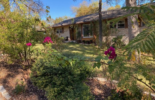 Barton Hills Apartamento | Suite de 2 habitaciones en el hermoso Barton Hills-Perfecto para SXSW, ACL y Barton Springs