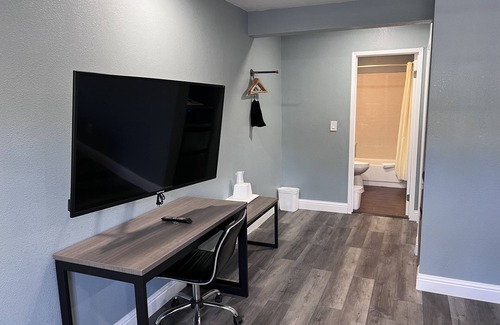 Westside Santa Cruz Hotel | 2 Room Suite - Indoor Pool and Spa - Walk to the Boardwalk - No Cleaning Fee!