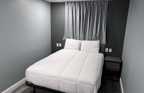 Westside Santa Cruz Hotel | 2 Room Suite - Indoor Pool and Spa - Walk to the Boardwalk - No Cleaning Fee!