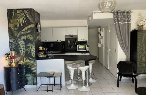 Martigues Apartamento | 2 Rooms 4☆ 45m2- Calm, Comfort, Sea at 300m, Garden, Terrace, Pools, Parking