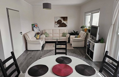 Gevelsberg Casa | 2 rooms in the "WG-Haus" / guest house, quiet location, single room and double room with private bathroom