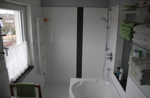 Gevelsberg Casa | 2 rooms in the "WG-Haus" / guest house, quiet location, single room and double room with private bathroom
