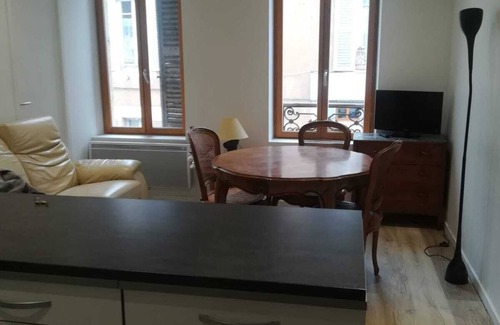 Nevers Casa | 2 rooms in town center near train station and shops