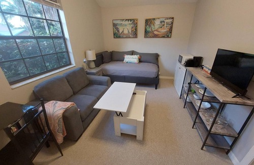 North River Shores Apartamento | 2 rooms + Private Pool. & so close to all. Quiet, Beach, golf, shops, ...