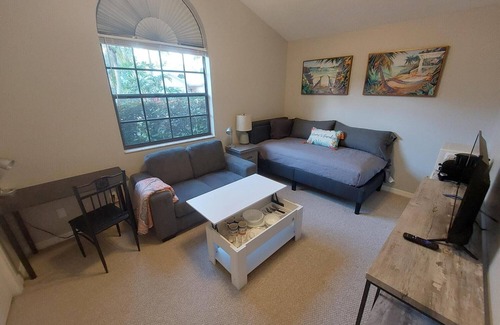 North River Shores Apartamento | 2 rooms + Private Pool. & so close to all. Quiet, Beach, golf, shops, ...