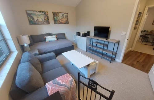 North River Shores Apartamento | 2 rooms + Private Pool. & so close to all. Quiet, Beach, golf, shops, ...