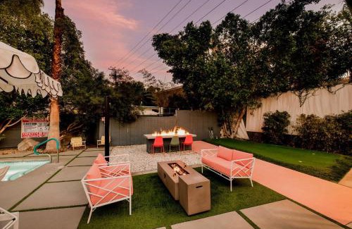 Tahquitz River Estates Casa | 2 Rooms Sleeps 8 Retro Hotel w Pool Wesley King Studio Buyout by AvantStay