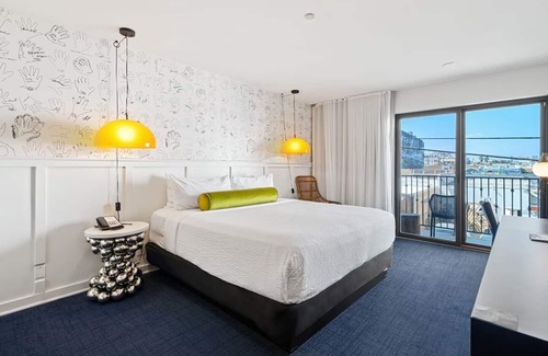 Venice Hotel | 2 Rooms w/ Balcony Near Iconic Venice Pier | Rooftop | Free Breakfast