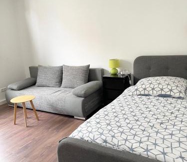 Buchholz Apartamento | 2-Schlafzimmer-Wohnung mit Parkplatz-Balkon-Küche- Garten, Nahe DUS Airport, Messe
