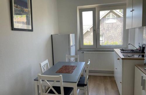 Buchholz Apartamento | 2-Schlafzimmer-Wohnung mit Parkplatz-Balkon-Küche- Garten, Nahe DUS Airport, Messe