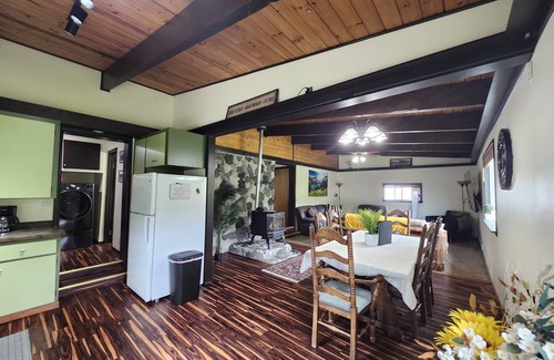 Lava Hot Springs Cabina | 2 separate cabins, sleeps a total of 12, on 4 acres in Lava Hot Springs!!