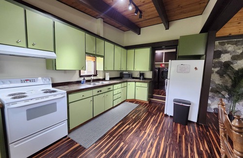 Lava Hot Springs Cabina | 2 separate cabins, sleeps a total of 12, on 4 acres in Lava Hot Springs!!