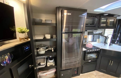 Medford Casa | 2 separate RV’s with queen-sized beds, dining area, and full kitchen.