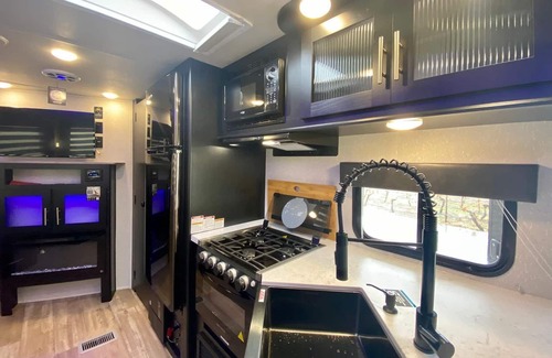 Medford Casa | 2 separate RV’s with queen-sized beds, dining area, and full kitchen.