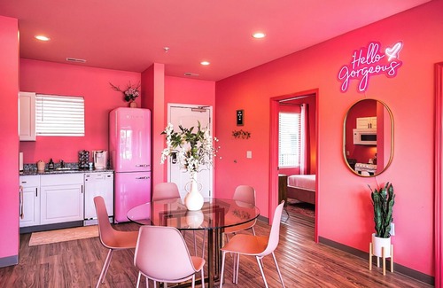 Maxwell Casa | 🏡 🏡 2 SIDE BY SIDE UNITS | BACH 💃 | 20 🛌 | 😍 DECOR | WALKABLE TO BARS 🍷