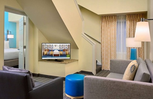 White Station Casa | 2 Sleek Units! w/ Kitchen, Parking, Pets Allowed Near Fire Museum of Memphis!