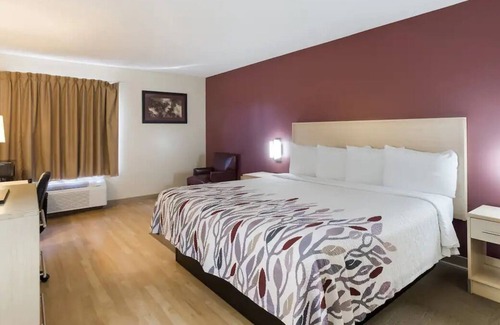 Pittsburg Casa | 2 Spaces w/ Free Coffee in Lobby w/ Parking! Close to Mountain Life Museum, KY!
