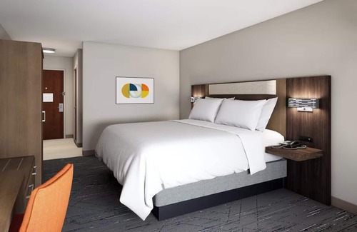 West Kissimmee Hotel | 2 Spacious Rooms Near Disney's Animal Kingdom – W/ 5 Pools & Free Shuttle