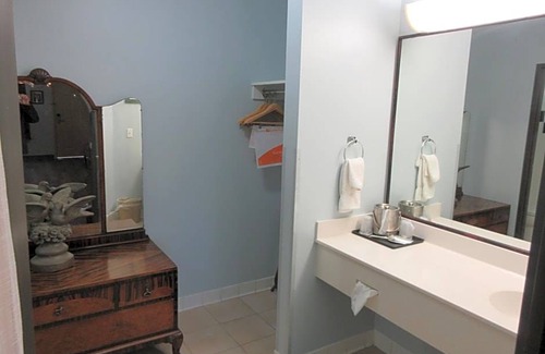 Manitou Springs Hotel | Hotel de 3 estrellas ∙ Econo Lodge Inn & Suites
