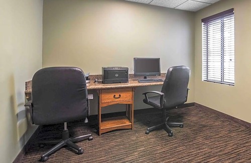 Cortland Hotel | Hotel de 3 estrellas ∙ Clarion Inn & Suites - University Area