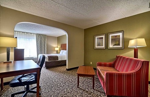 Cortland Hotel | Hotel de 3 estrellas ∙ Clarion Inn & Suites - University Area