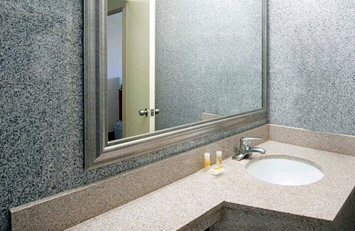 Copiague Hotel | Hotel de 2 estrellas ∙ Days Inn by Wyndham Long Island/Copiague
